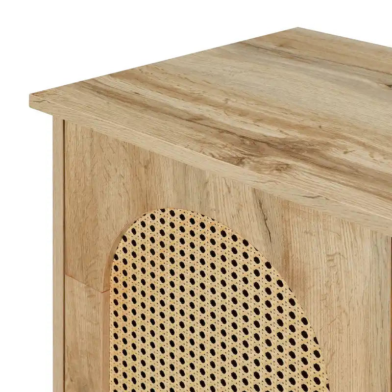 Aparador con amplio espacio de almacenamiento y puertas de ratán sintético