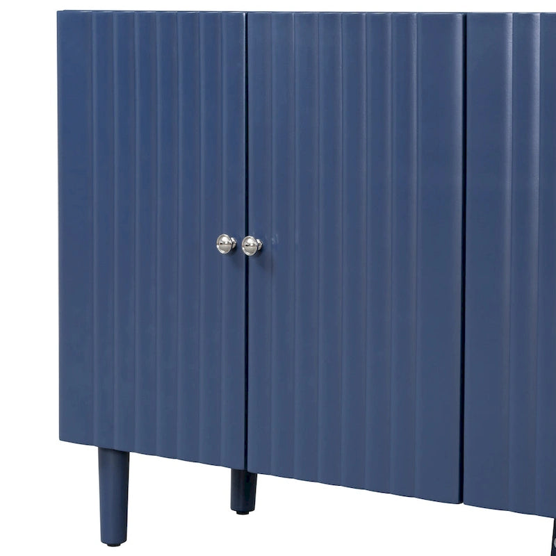Elegante aparador de cuatro puertas con puertas de diseño ondulado, patas cilíndricas y elegantes tiradores metálicos, ajustable, para sala de estar