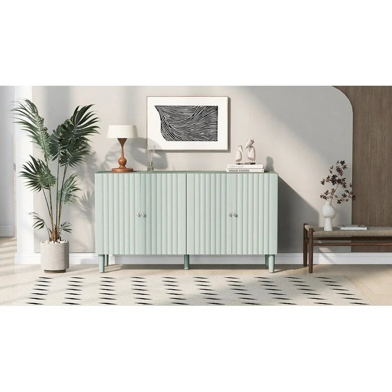 Elegante aparador de cuatro puertas con puertas de diseño ondulado, patas cilíndricas y elegantes tiradores metálicos, ajustable, para sala de estar