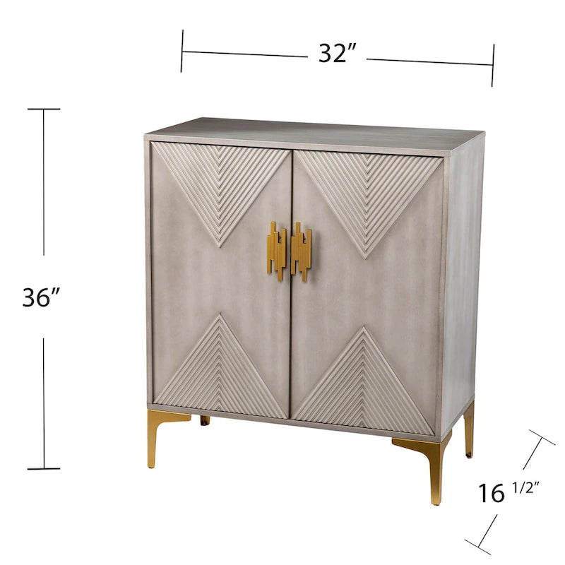 Grauer Holzschrank mit Beinen und Griffen in Goldoptik