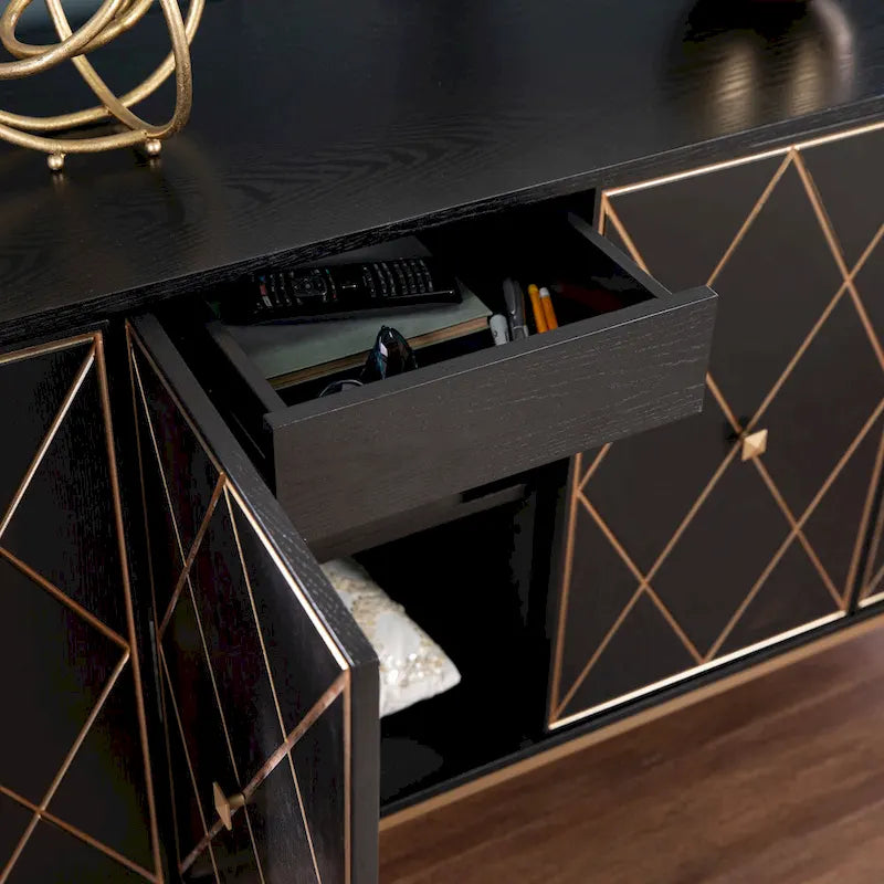 Armoire en bois contemporaine avec détails dorés
