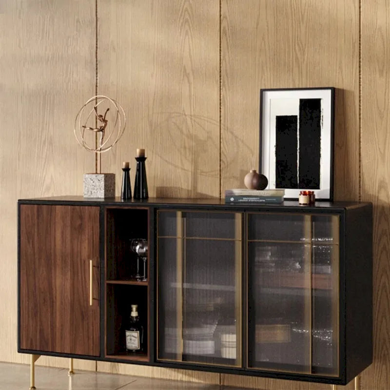 Buffet moderniste de 55.12 pouces à 3 portes, doté d’un cadre multicouche en bois massif et d’un placage en noyer ; livré entièrement assemblé.