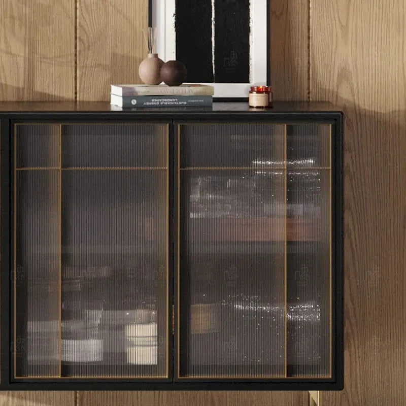 Buffet moderniste de 55.12 pouces à 3 portes, doté d’un cadre multicouche en bois massif et d’un placage en noyer ; livré entièrement assemblé.