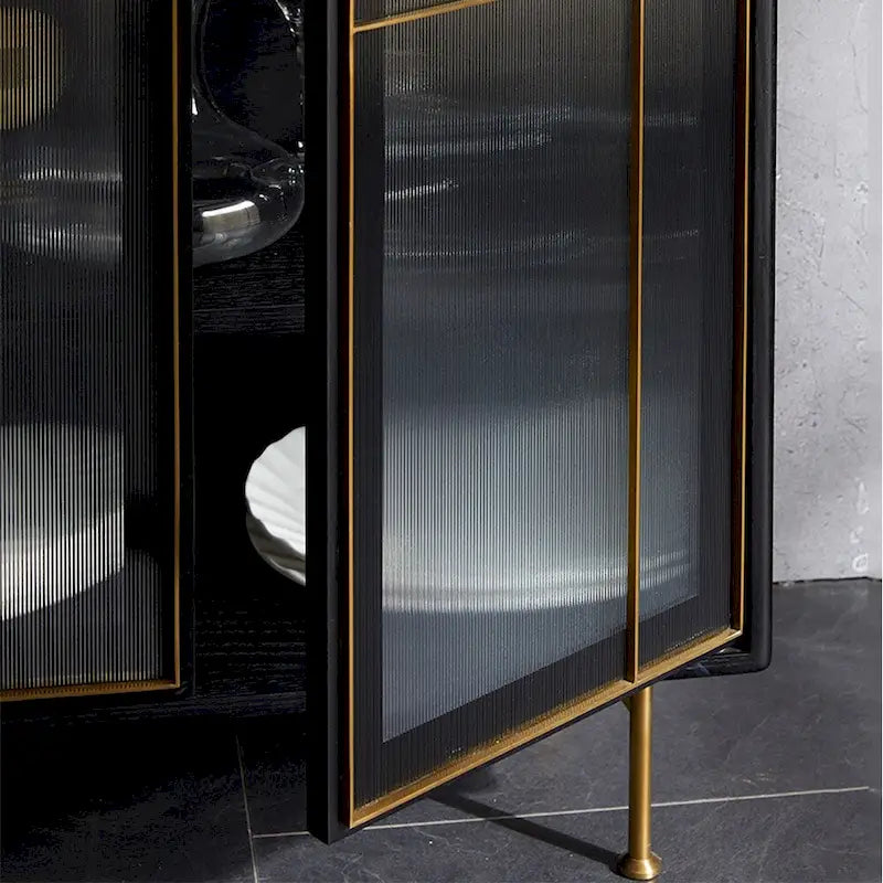Buffet moderniste de 55.12 pouces à 3 portes, doté d’un cadre multicouche en bois massif et d’un placage en noyer ; livré entièrement assemblé.