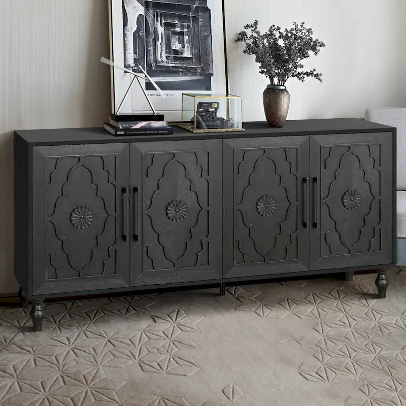 Grand meuble de rangement avec porte à fleurs sculptées et poignée en métal, idéal pour le salon, la cuisine ou l’entrée