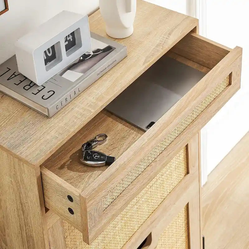Meuble à chaussures en rotin naturel avec 2 portes abattantes et 1 tiroir