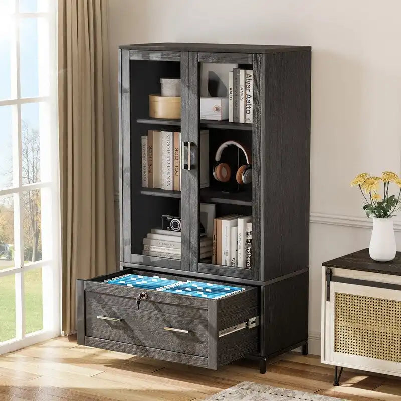 Aktenschrank mit verstellbaren Regalböden und Schloss