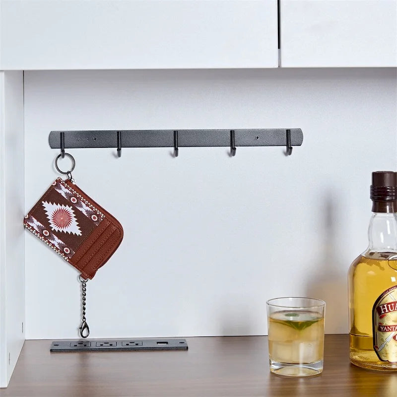 Buffet de cuisine en bois avec rangement et compartiment à vin